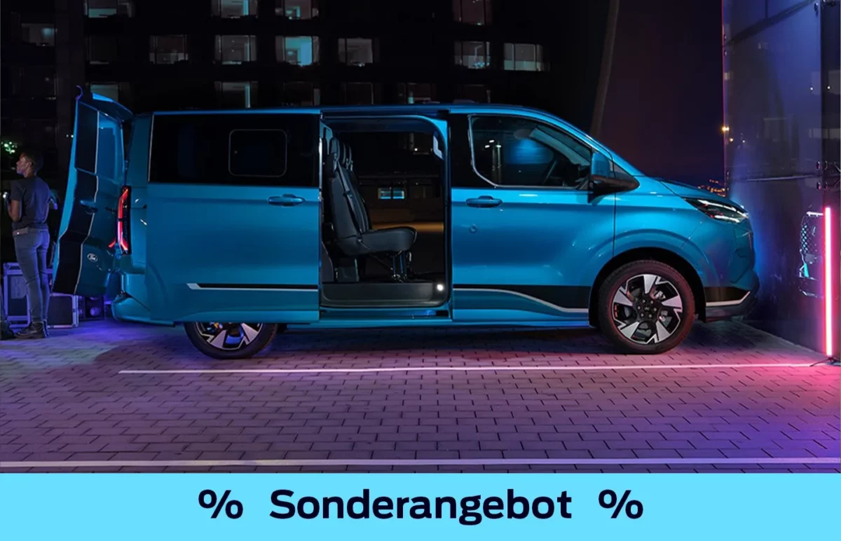Ford E-Transit Custom in Blau mit geöffneter Seitentür.